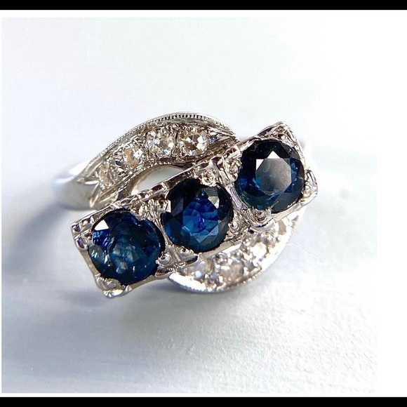 Jewelry - Final drop 14k Sapphire & Diamond Bypass Ring